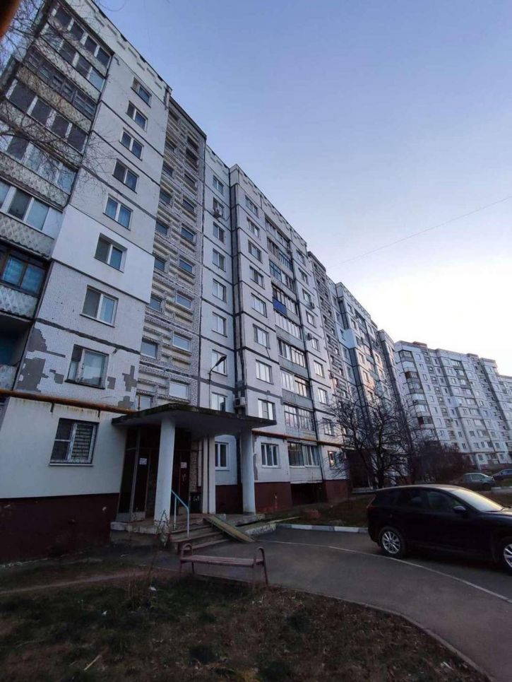 2-комн квартира Строителей улица, 9