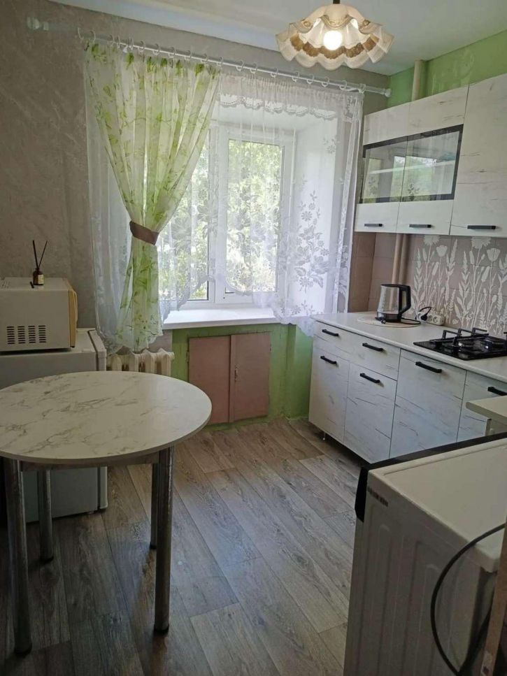 2-комн квартира Спортивная улица, 2