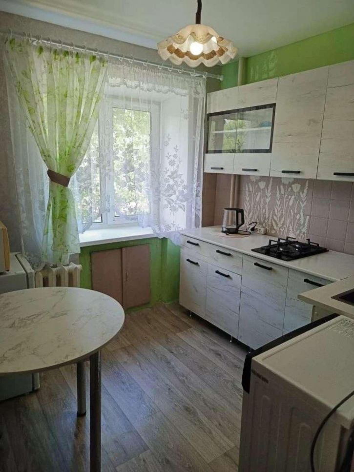 2-комн квартира Спортивная улица, 2