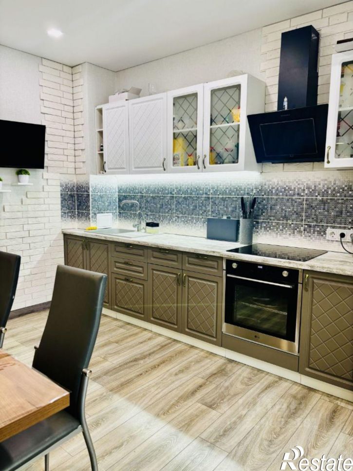 3-комн квартира ул Губернаторская, 20,  д. 20