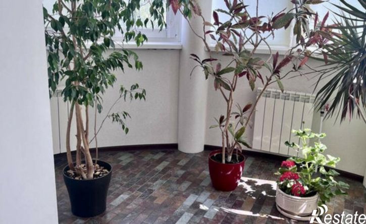 4-комн квартира улица Маршала Жукова, 8,  д. 8