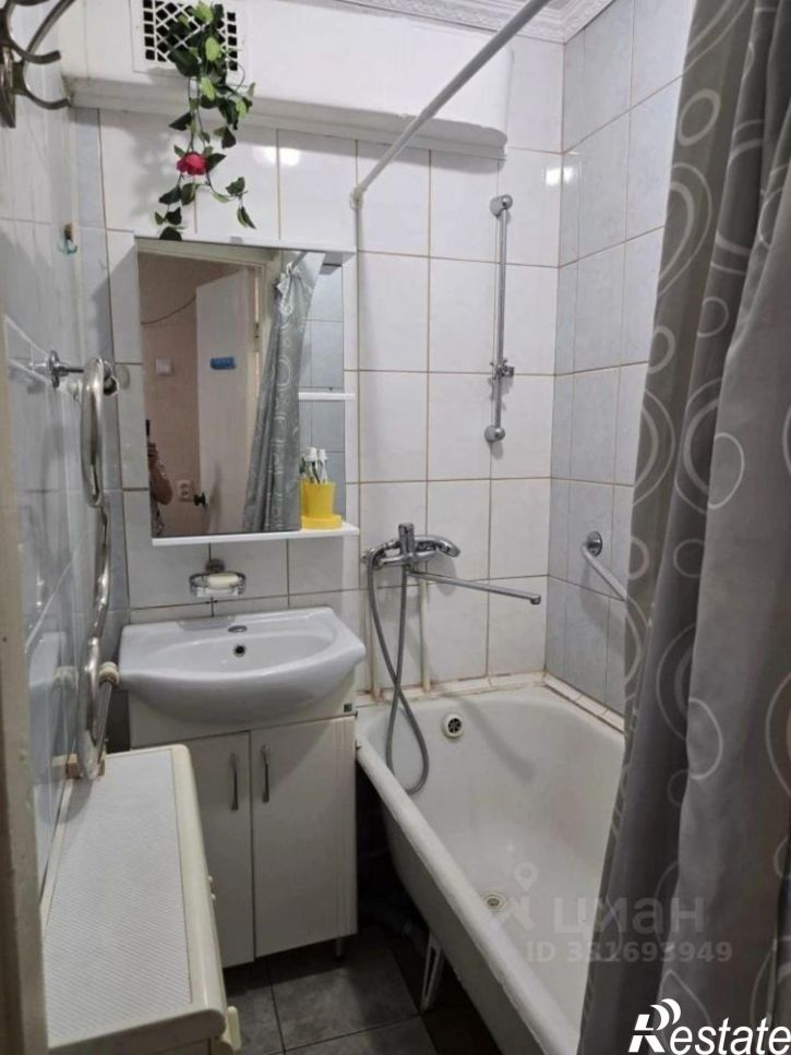 3-комн квартира ул Репина, 8,  д. 8
