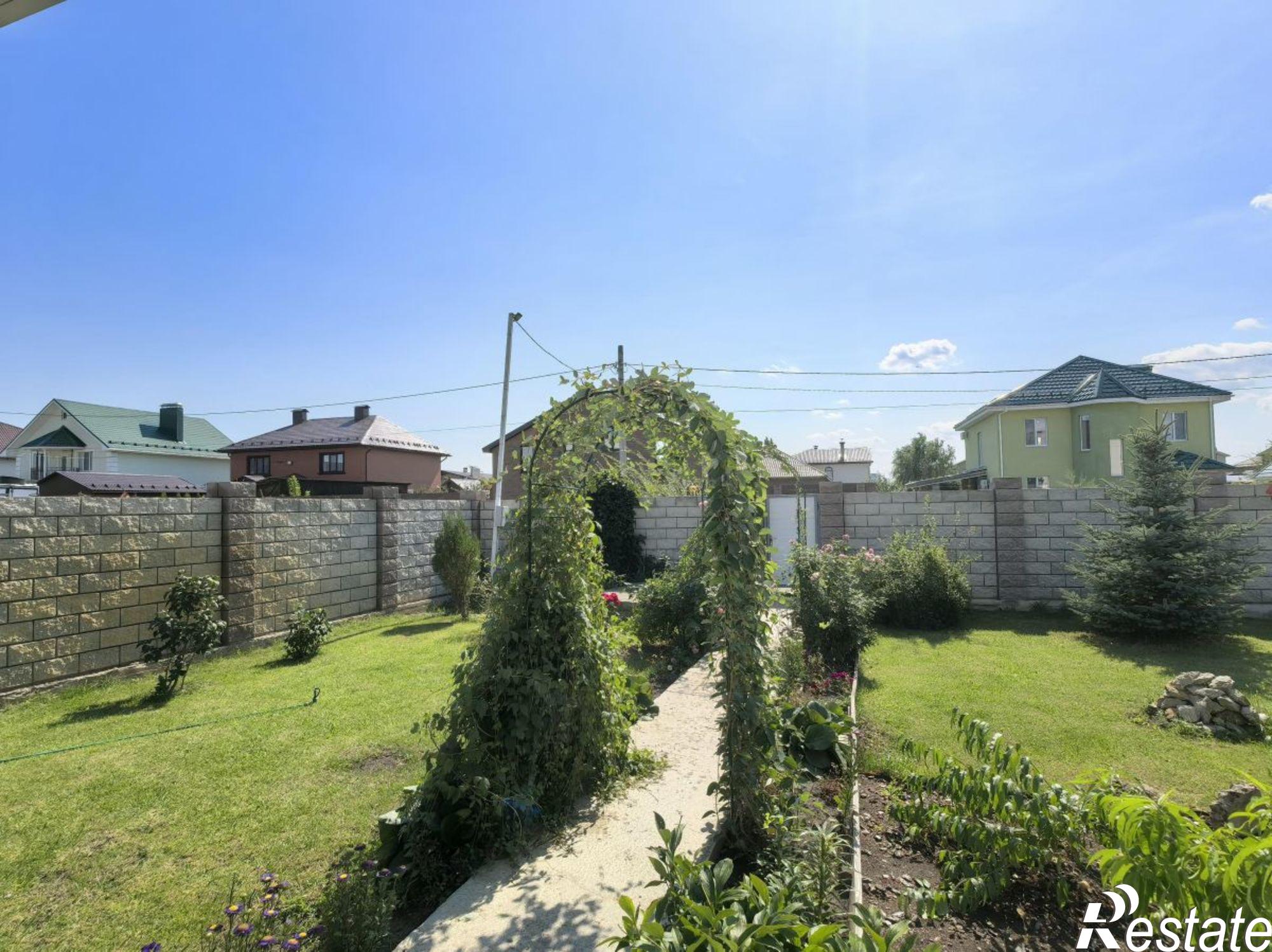 Купить дачу, дом, коттедж за 24 000 000 рублей на Иверская улица, 19,46