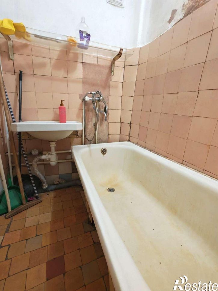 3-комн квартира Дзержинского улица, 28