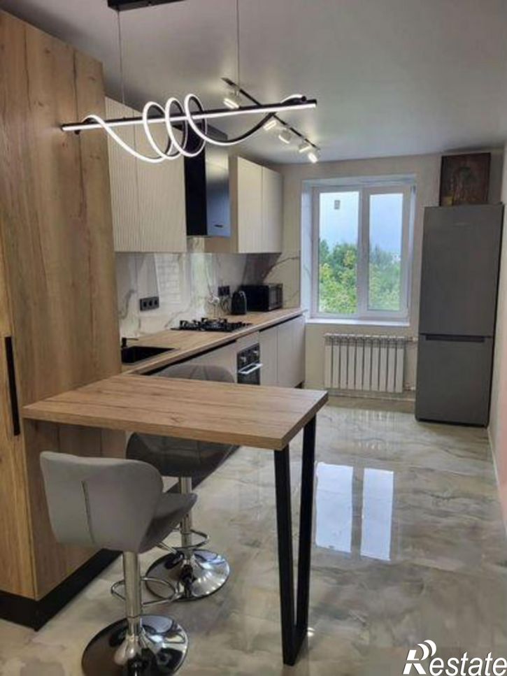 2-комн квартира Маяковского улица, 81