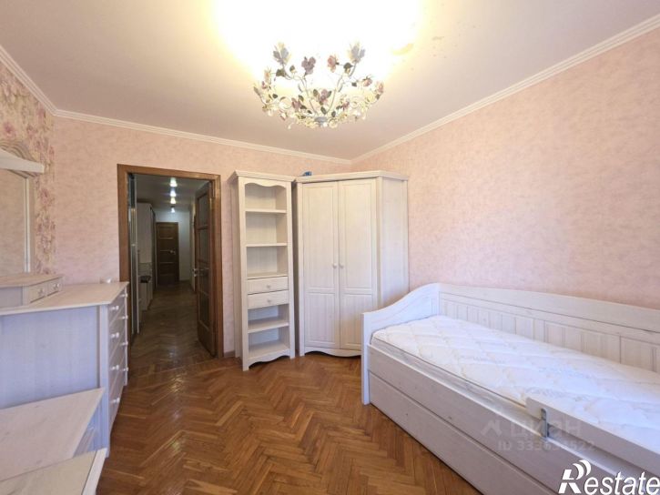 3-комн квартира улица Лизы Чайкиной, 50,  д. 50