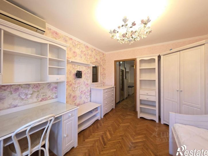 3-комн квартира улица Лизы Чайкиной, 50,  д. 50
