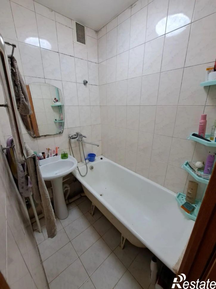 3-комн квартира Короленко улица, 72