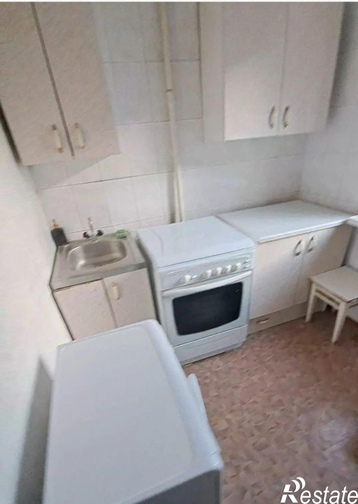 3-комн квартира Короленко улица, 72